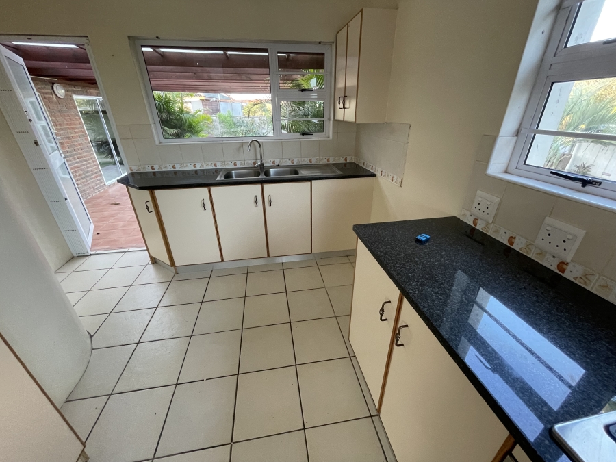 To Let 3 Bedroom Property for Rent in Kidds Beach Eastern Cape